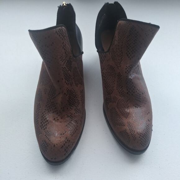 Andrew Geller Friona Block Heel Bootie Snakeskin Print Size 6.5 - Picture 5 of 10
